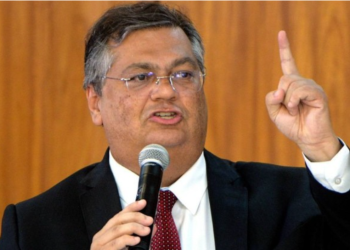 Dino demite delegado da PF que disse que “pretos não fazem nada direito”