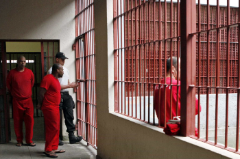 Grupo propõe fim das saidinhas das penitenciárias e maior pena para roubo de celular