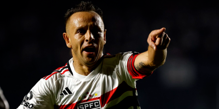 São Paulo bate Palmeiras e abre vantagem nas quartas da Copa do Brasil