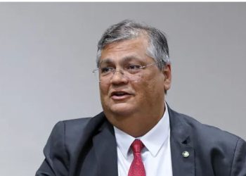 Após pico de pressão, ministro Flávio Dino leva puxão de orelha por estar acima do peso