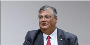 Após pico de pressão, ministro Flávio Dino leva puxão de orelha por estar acima do peso