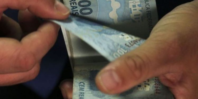 Valor do Salário Mínimo no país em 2024 pode chegar a R$ 1. 417,41