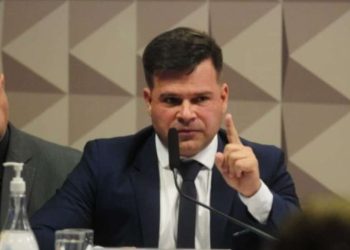 Ex-diretor da Polícia Rodoviária Federal é preso em Florianópolis