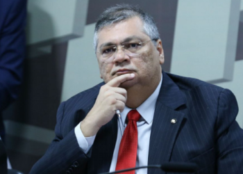 Dino diz estar bem no Ministério da Justiça e que Lula fará boa escolha para STF