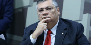 Dino diz estar bem no Ministério da Justiça e que Lula fará boa escolha para STF