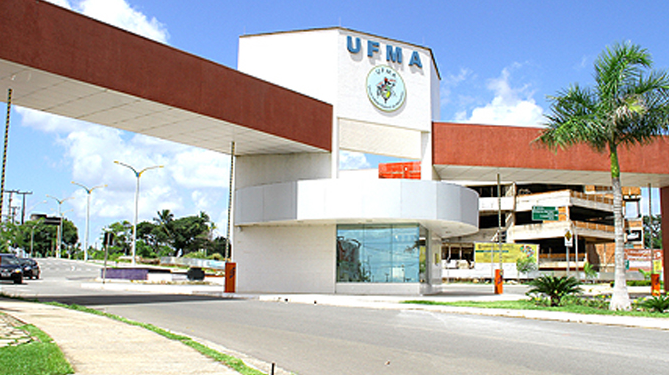 Estudantes da UFMA fazem manifestação pela melhoria do serviço de transporte público
