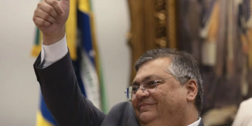 Dino antes de lançar programa: “Nem só inteligência, nem só força”