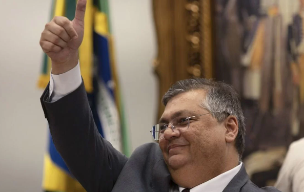 Dino antes de lançar programa: “Nem só inteligência, nem só força”