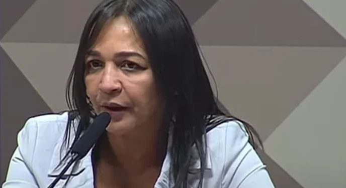 Eliziane faz suspense se indiciará o ex-presidente Jair Bolsonaro no relatório da CPMI do 8 de janeiro