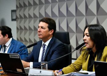 Eliziane Gama pede o indiciamento de Jair Bolsonaro e mais 60 pelos atos de 8 de janeiro