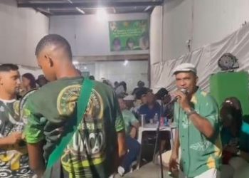 Império Serrano escolhe samba-enredo no barracão da escola no Monte Castelo