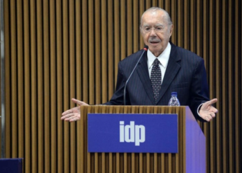 José Sarney recebe o título de doutor honoris causa