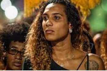 Duty Free é tratada com distinção pelo crime de racismo contra porta bandeira da Portela