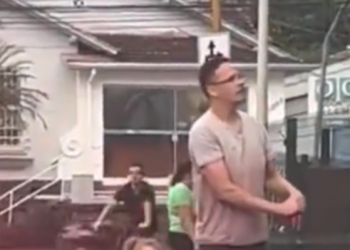 Homem esfaqueia e mata morador de rua em frente de criança em SC