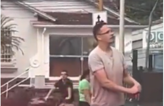 Homem esfaqueia e mata morador de rua em frente de criança em SC