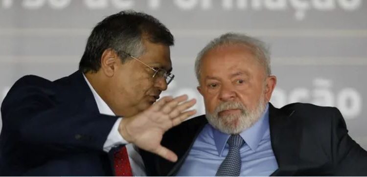 Lula chama Dino para conversa fora de agenda