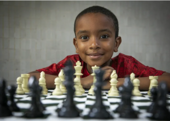 Super Alvinho: menino de 7 anos, morador da Maré, criou jogo após curso da Universidade Harvard