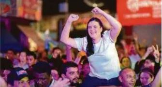 Juscelino usa fotógrafo oficial para promoção pessoal no Maranhão