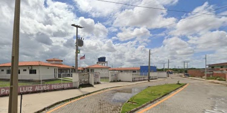 Professora denuncia racismo institucional na Escola Educar Mais Luiz Alves Ferreira, no bairro Liberdade