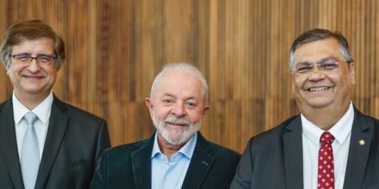 Senado aprova indicações de Flávio Dino para vaga no STF e de Paulo Gonet para comandar a PGR