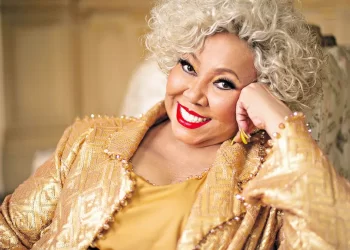 Alcione comemora 50 anos de carreira com show em Belém no Festival Psica