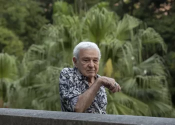 Carlos Lyra morre aos 90 anos, mas para Ruy Castro a idade do compositor da bossa nova era 87 anos