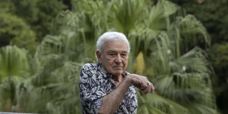Carlos Lyra morre aos 90 anos, mas para Ruy Castro a idade do compositor da bossa nova era 87 anos