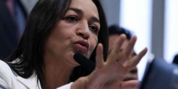 “Risco de atentar contra democracia sempre existe”, diz Eliziane Gama