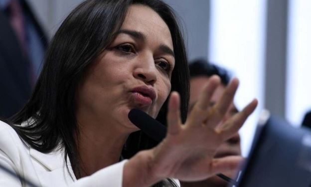 “Risco de atentar contra democracia sempre existe”, diz Eliziane Gama