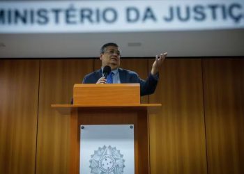 Flávio Dino dará expediente nos três poderes da República em menos de um mês