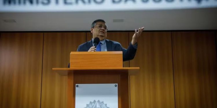 Flávio Dino dará expediente nos três poderes da República em menos de um mês