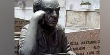 Busto de Nelson Rodrigues é furtado do cemitério São João Batista no Rio