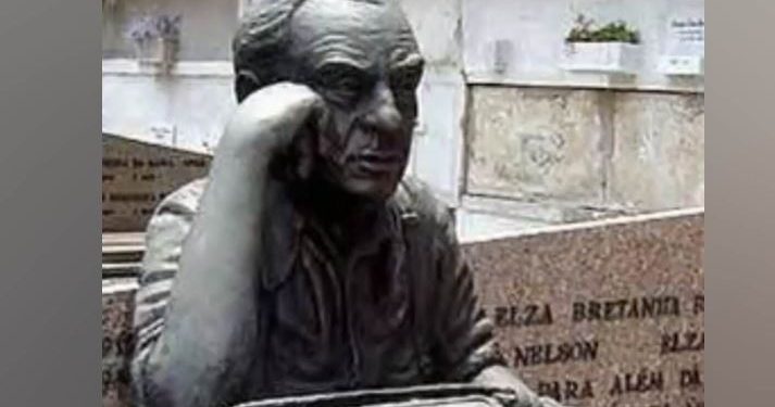 Busto de Nelson Rodrigues é furtado do cemitério São João Batista no Rio