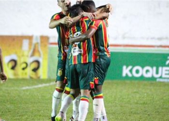 Sampaio Corrêa vence Pinheiro em partida realizada no estádio Costa Rodrigues pelo placar de 2 a 1