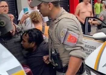 Homem negro é ferido com faca, chama PMs e acaba detido em Porto Alegre (RS)