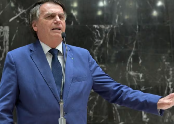 Bolsonaro é alvo de operação da PF sobre golpe de Estado e deve entregar passaporte em 24 horas