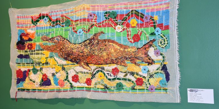 Exposição no “Pintando e bordando”, no espaço Márcia Sandes, resgata trajetória da artista plástica Telma Lopes