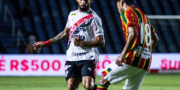 Sampaio Corrêa vence Ferroviário nos pênaltis em partida no estádio Castelão