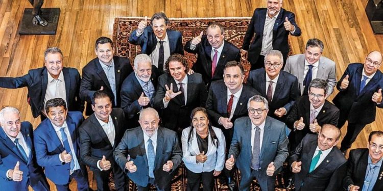 Eliziane Gama se movimenta para concorrer à presidência do Senado com apoio do Palácio do Planalto