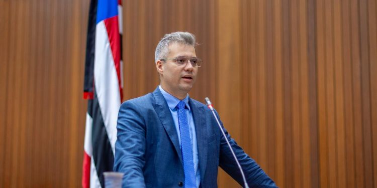 Neto Evangelista defende unidade da base de apoio ao governo na tribuna da Assembleia