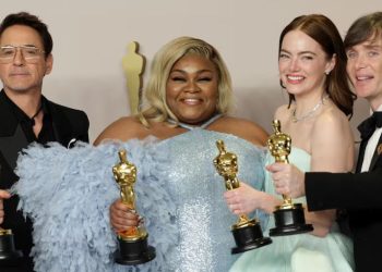 ‘Oppenheimer’ é o principal vencedor no Oscar 2024 com sete prêmios, incluindo melhor filme