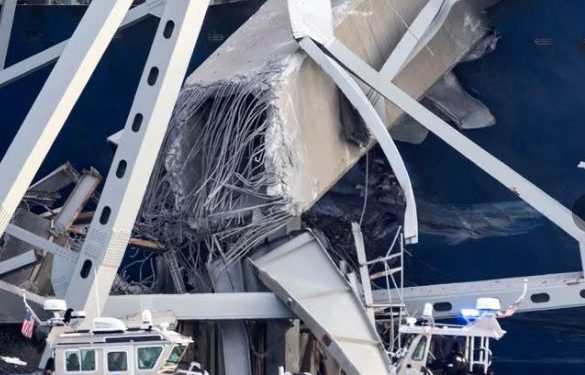 Barco bate na maior ponte de Baltimore, nos Estados Unidos, e desaba enquanto estava aberta ao tráfego