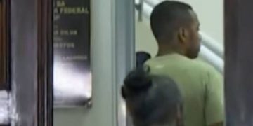 O ex-jogador Robinho é preso em Santos para cumprir pena de 9 anos por estupro coletivo