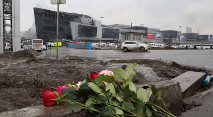 Putin diz aos russos que a Ucrânia está ligada ao ataque que matou 133 pessoas, afirmações negadas por autoridades de Kiev