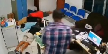 Homem faz oito pessoas reféns durante assalto a supermercado na cidade de Caxias