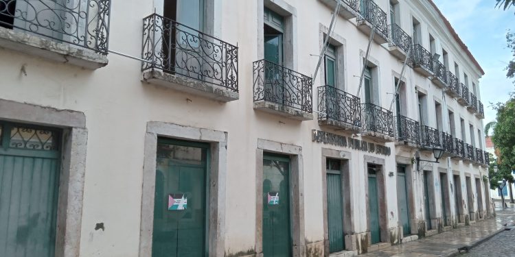 Prédio onde funcionou Defensoria Pública é mais um abandonado no Centro Histórico de São Luís