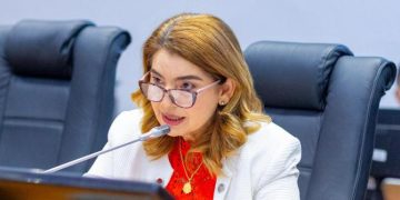 Sob liderança da presidente Iracema Vale, Assembleia aprova homenagens a movimentos sociais