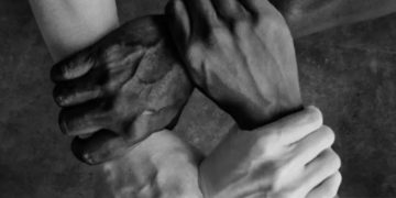 Em uma unidade de Pronto Atendimento no interior de São Paulo paciente xinga e recusa atendimento de enfermeiro negro