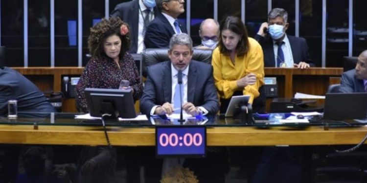 Mesa diretora da Câmara reajuste valor de diárias pagas a deputados e servidores