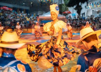 Festança Junina chega ao terceiro dia com apresentação de cinco grupos de bumba-meu-boi